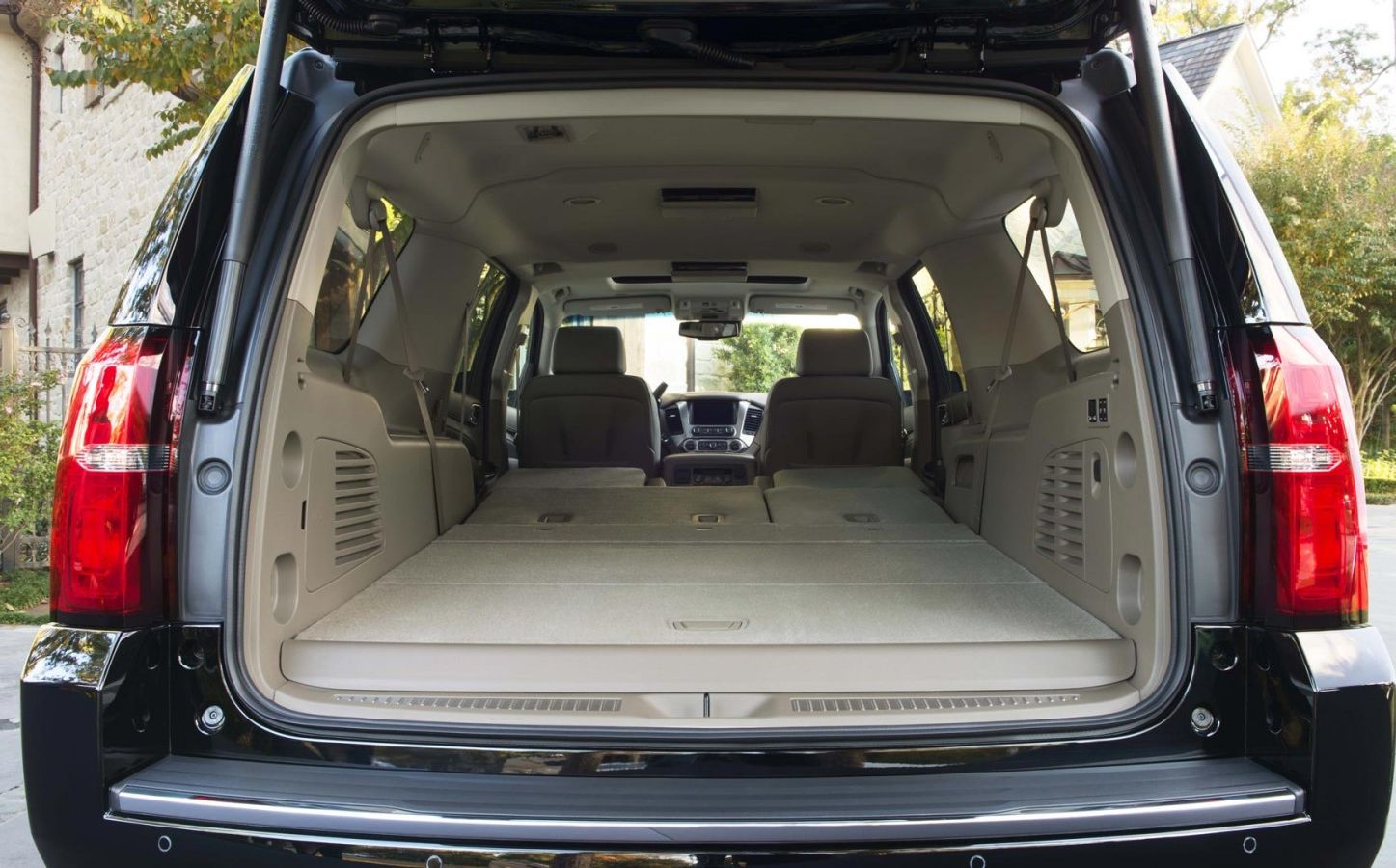 2016 Chevy Suburban vs 2016 Ford Expedition in Alexandria, VA Pohanka